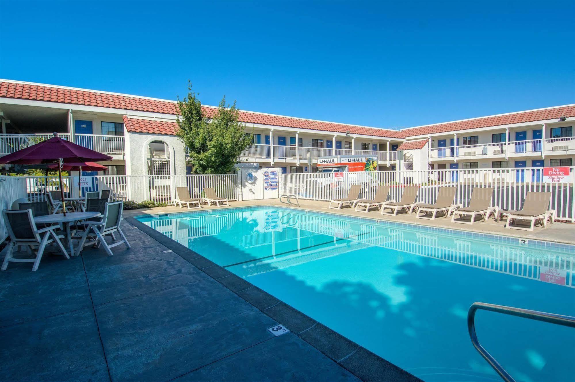 Motel 6-Redding, Ca - South エクステリア 写真