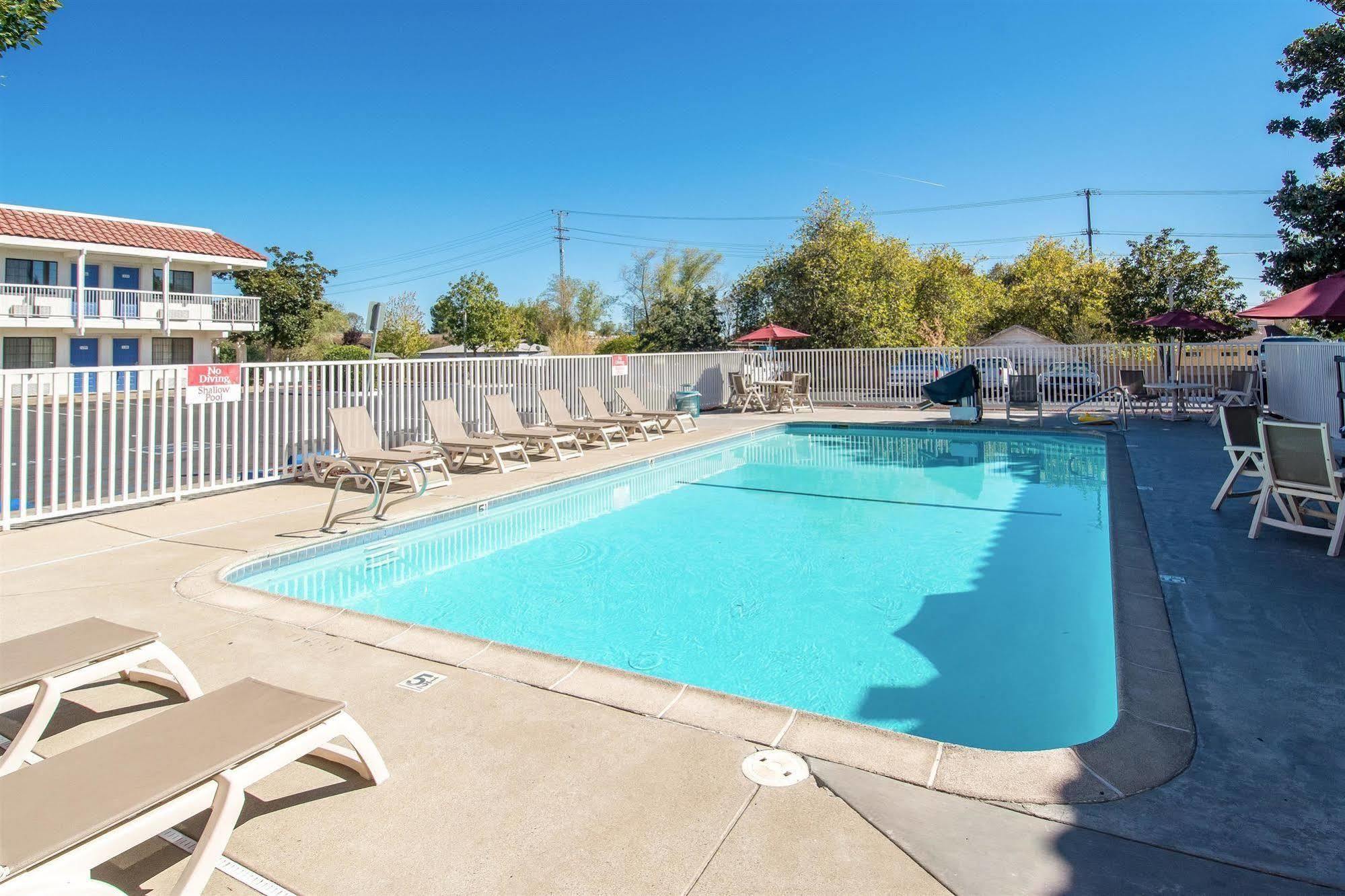 Motel 6-Redding, Ca - South エクステリア 写真