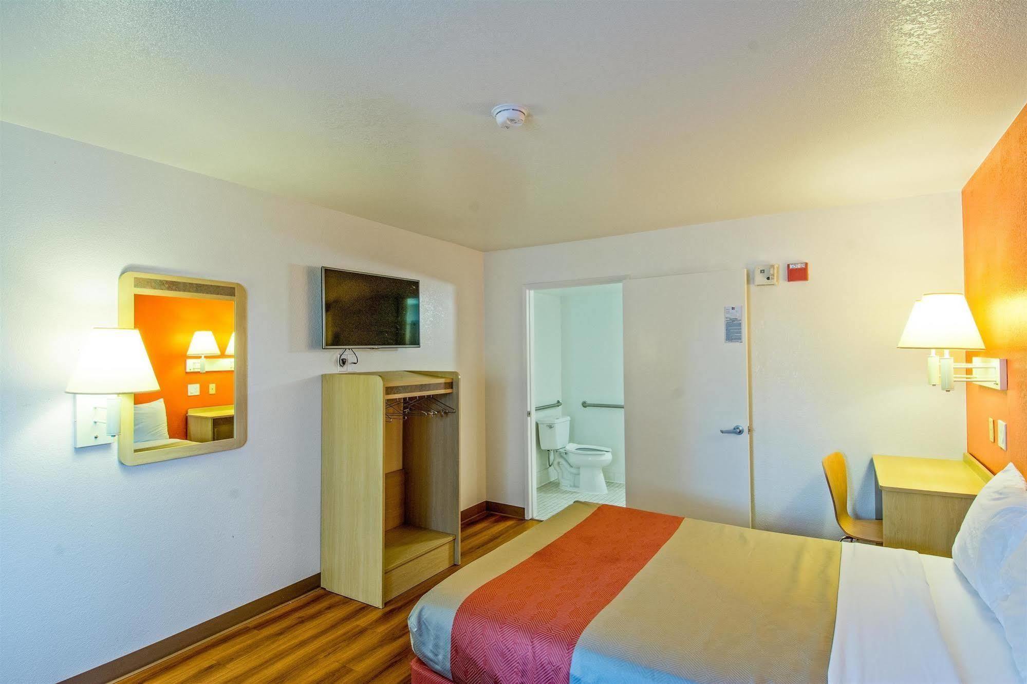 Motel 6-Redding, Ca - South エクステリア 写真